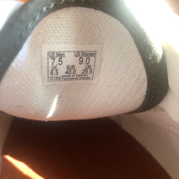 Vans - Picture 5 of 6